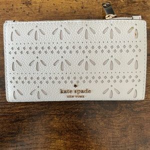 NWOT Kate spade white eyelet wristlet ✨